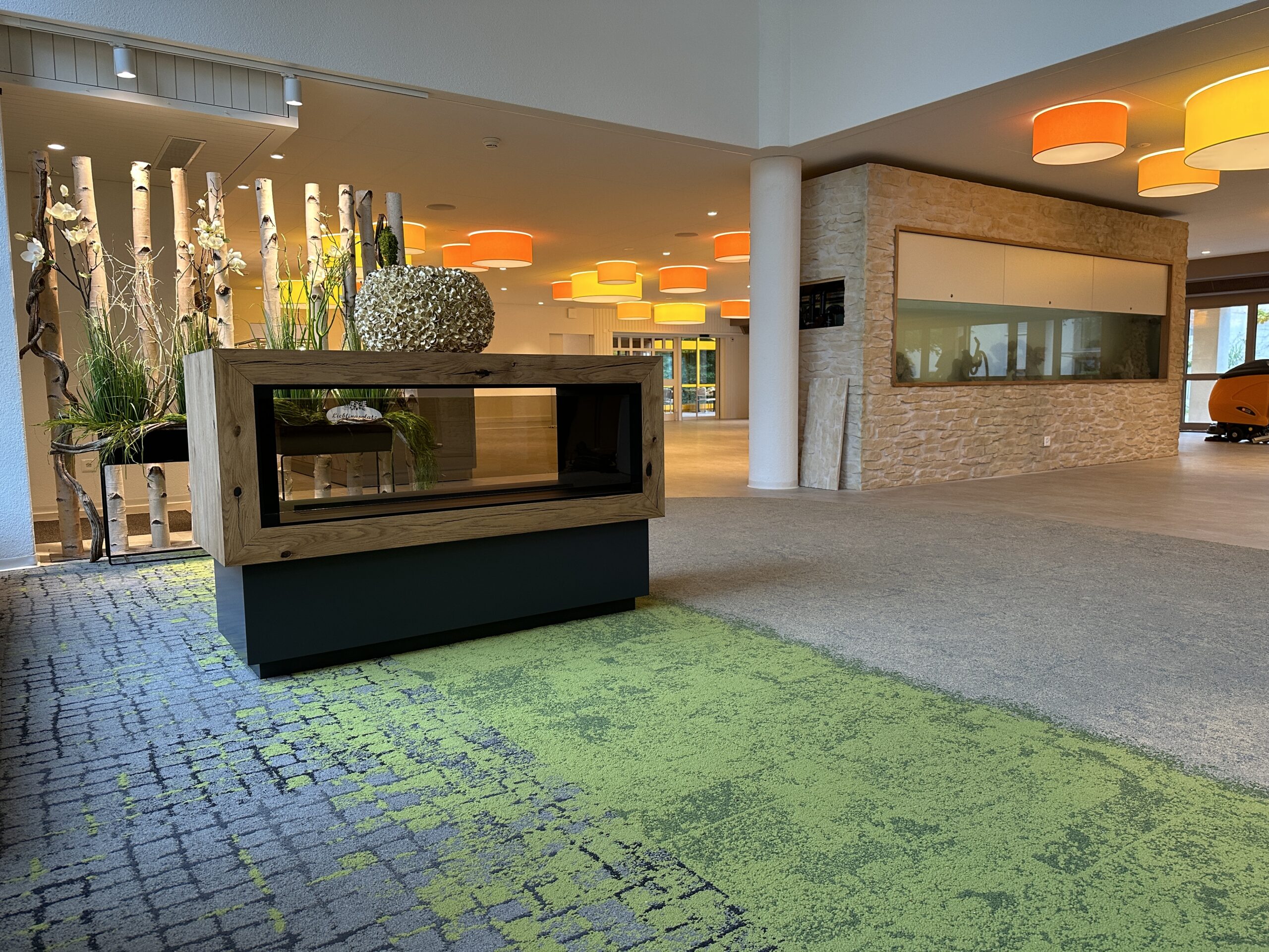Grosser Effekt mit Teppichplatten im Pflege- und Betreuungszentrum Sonnhalde in Grüningen